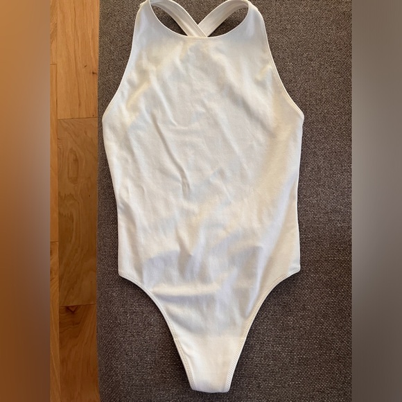 NWOT Aritzia Wilfred Free cross back bodysuit - Picture 2 of 4